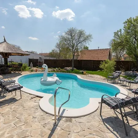 בית נופש Family Friendly House With A Swimming Pool Bogatic, Krka - 17168 Oklaj