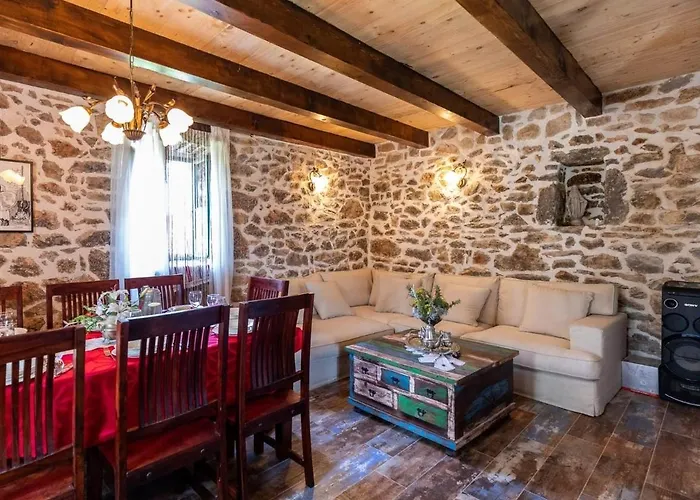 Family Friendly House With A Swimming Pool Bogatic, Krka - 17168 Ferienhaus *