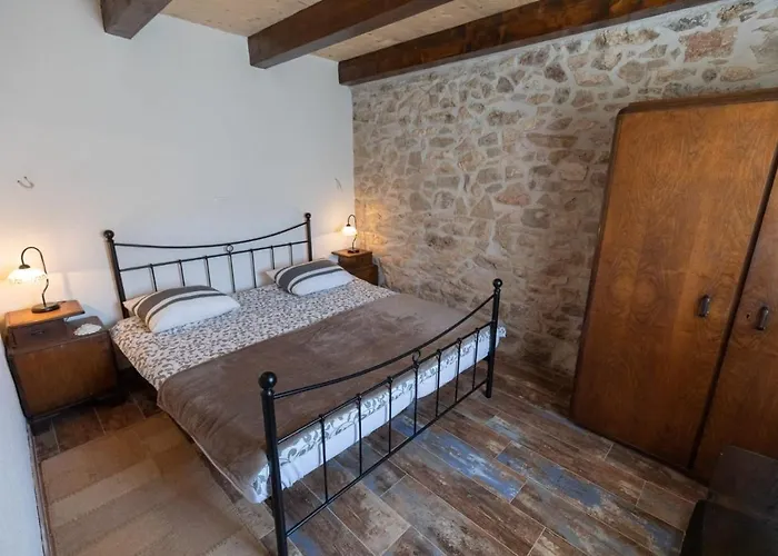 Family Friendly House With A Swimming Pool Bogatic, Krka - 17168 Ferienhaus Oklaj